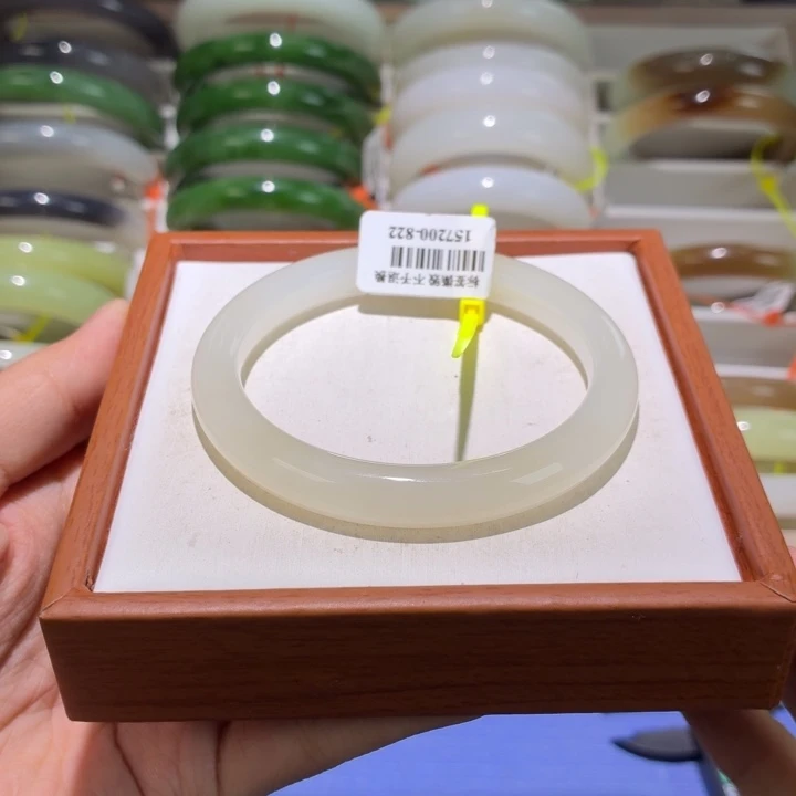 和田玉未镶嵌手镯57+