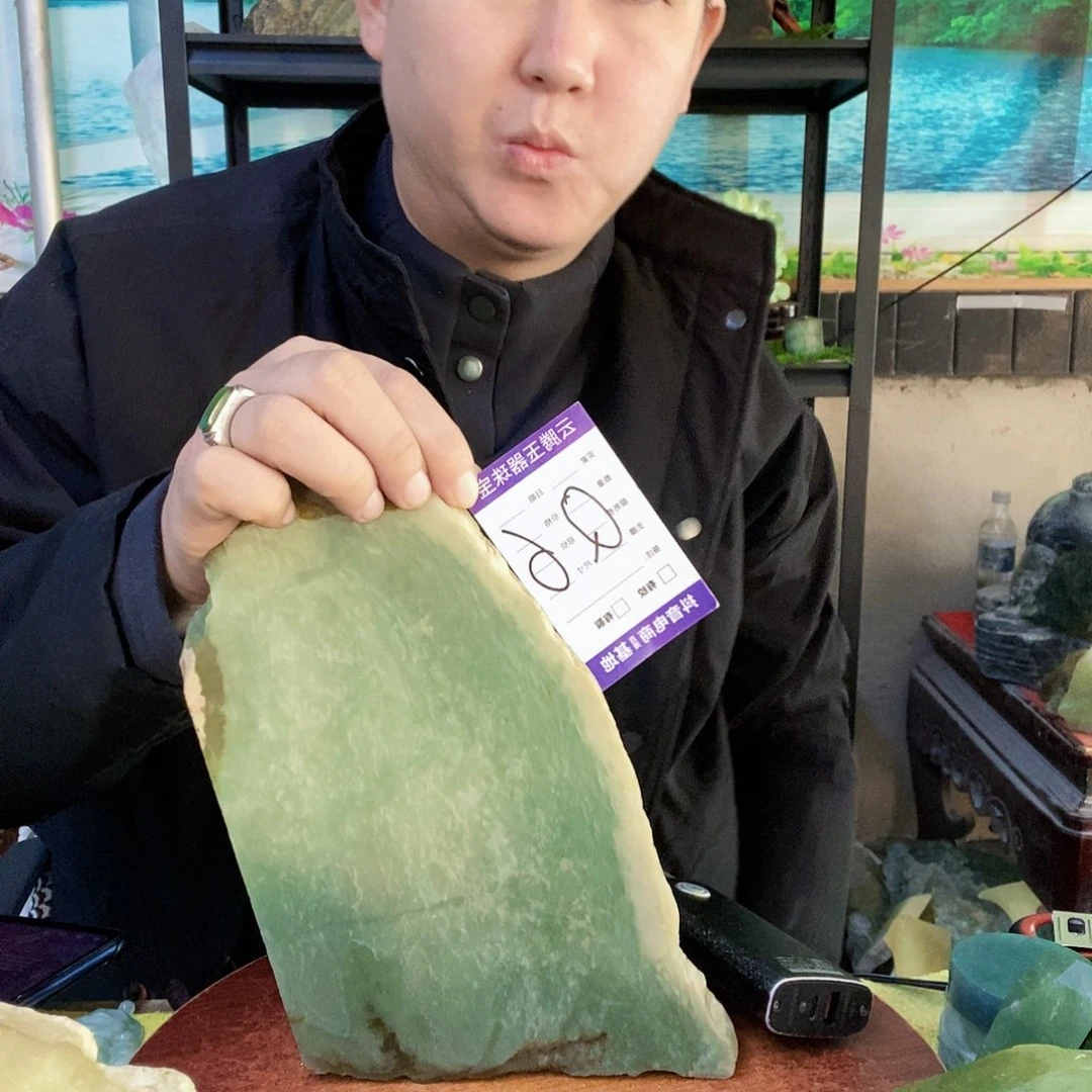 蛇纹石玉未镶嵌珠宝奇石