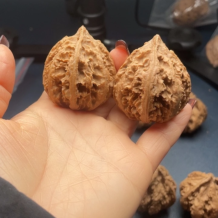 周***人核桃秦岭核桃龙脊灯笼