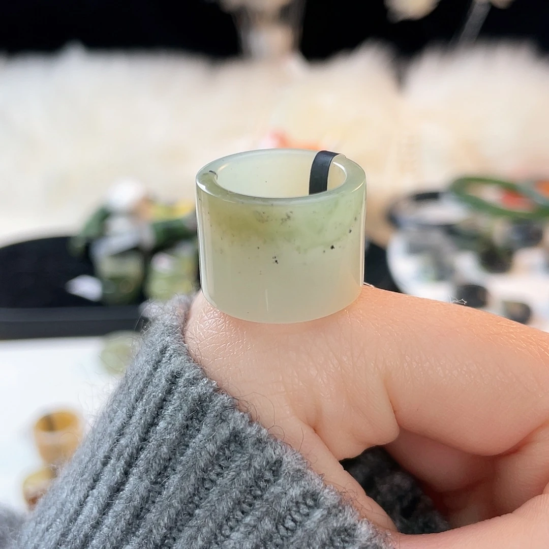 和田玉未镶嵌戒指k64 飘翠带青花高筒直切16.6mm