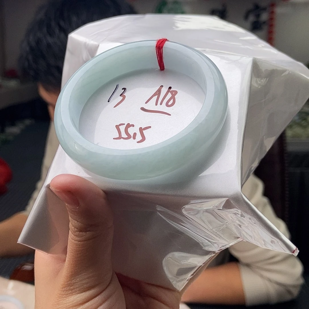 翡翠手镯未镶嵌拍一发一