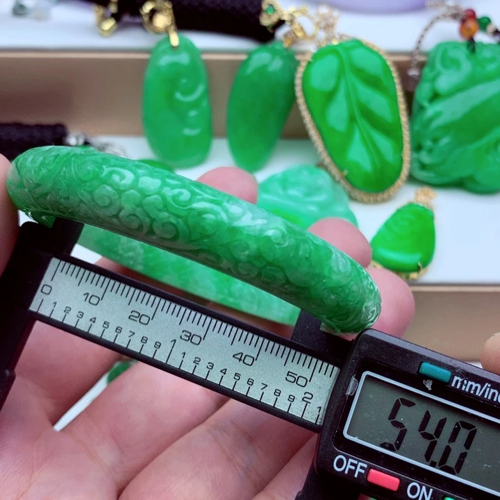 翡翠未镶嵌手镯．．．．