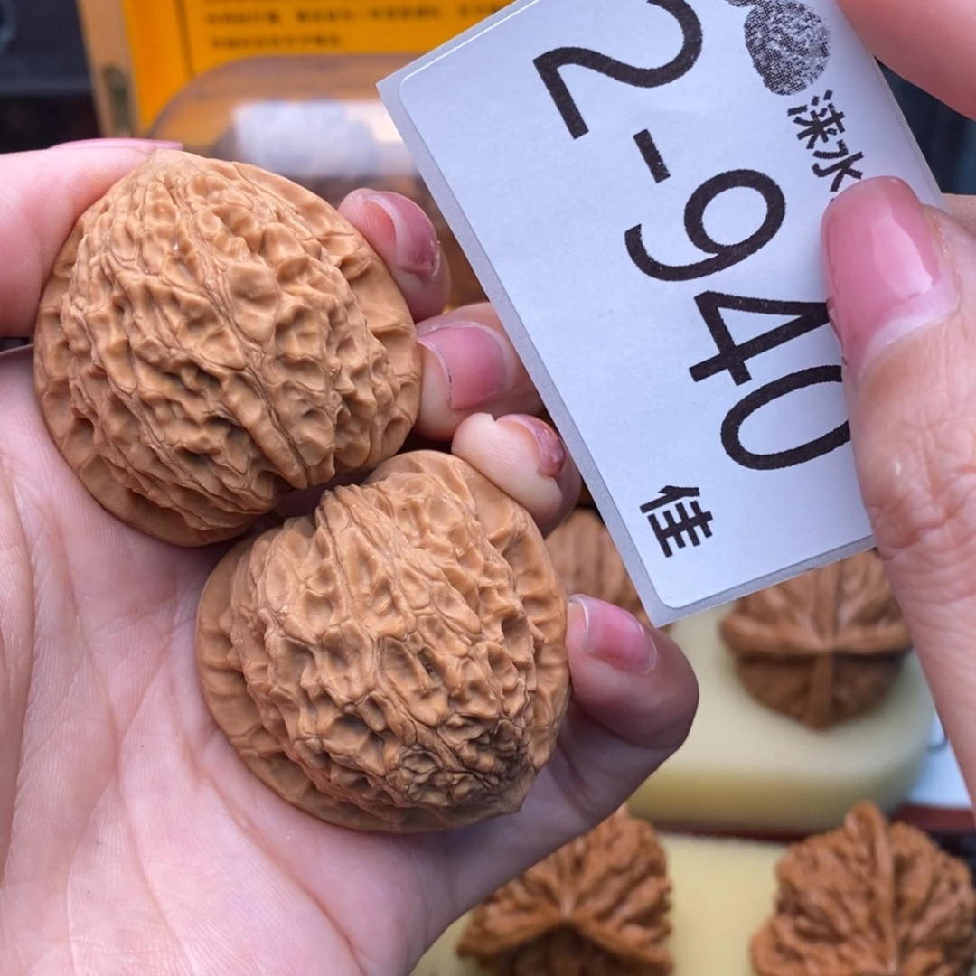 文玩核桃把件38金牛