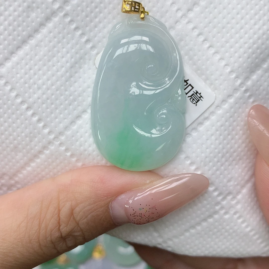 颈饰18K金镶嵌翡翠