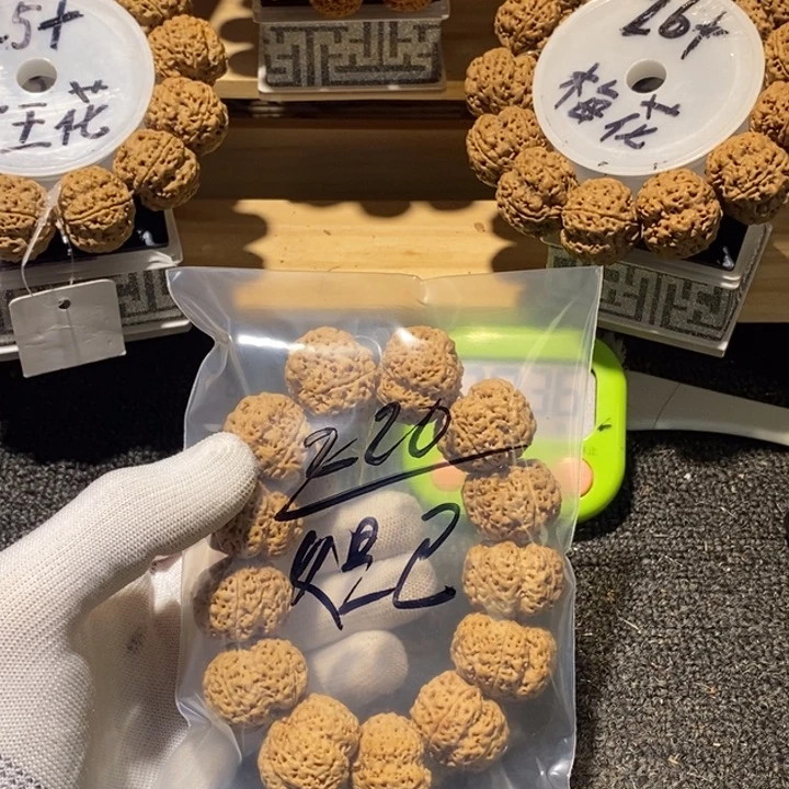 妲***带金刚菩提吊坠哈哈笑不出话就