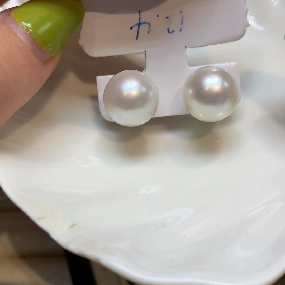18K金镶嵌海水珍珠耳饰