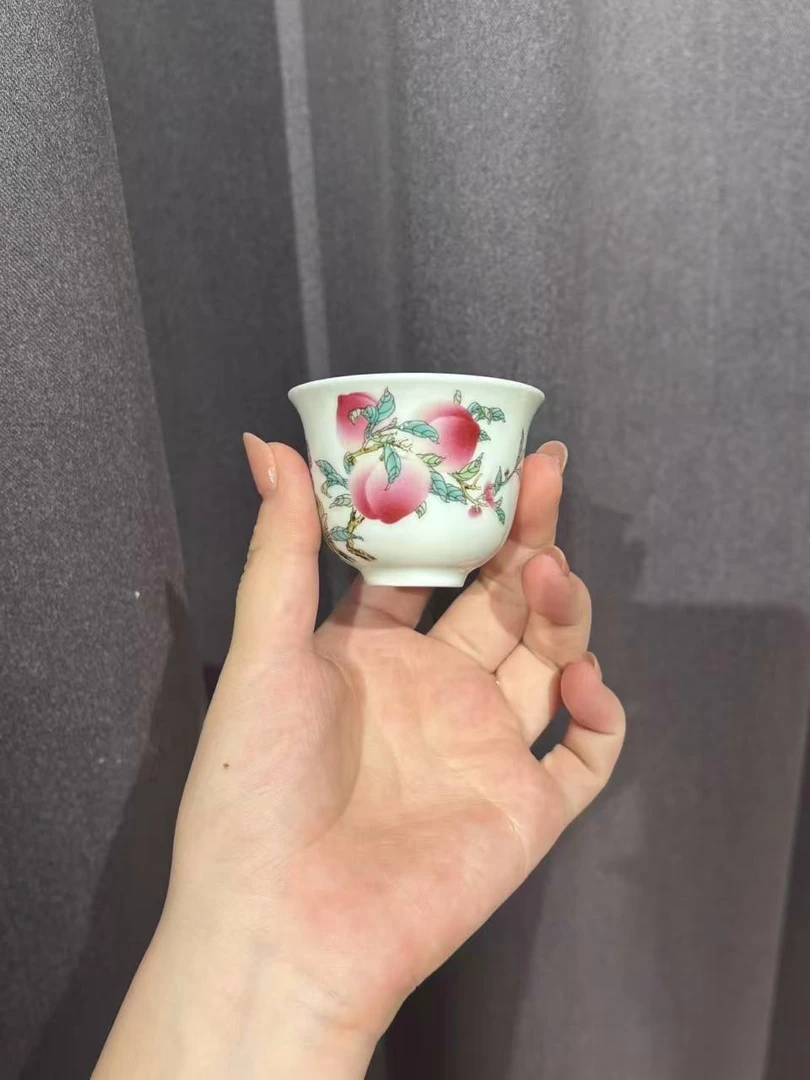 粉彩桃子撇口小杯