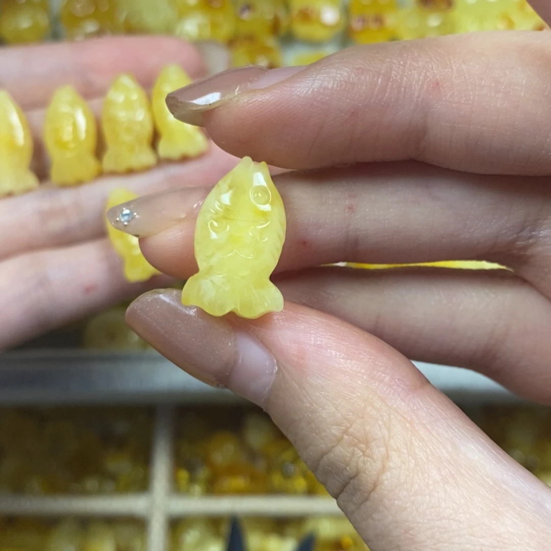 未镶嵌琥珀裸石十****馕鱼