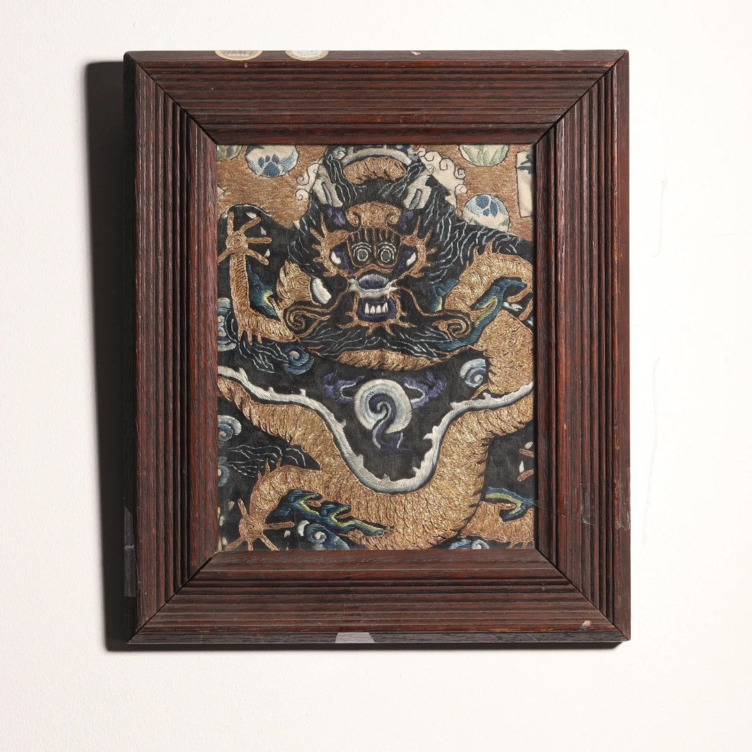 Lot04 清代 龙纹缂丝补子