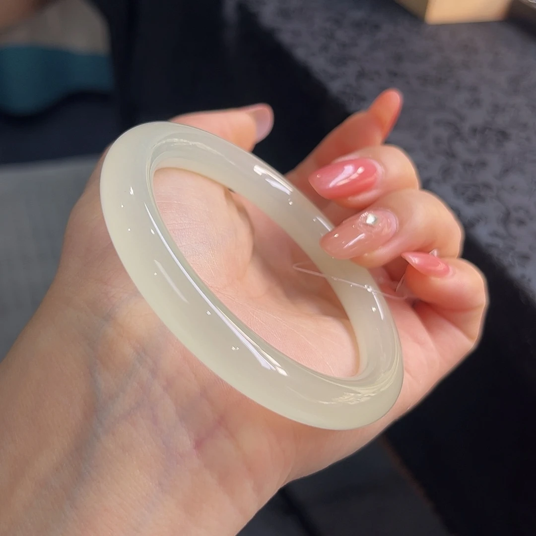 未镶嵌手镯和田玉玻璃底葡萄肉