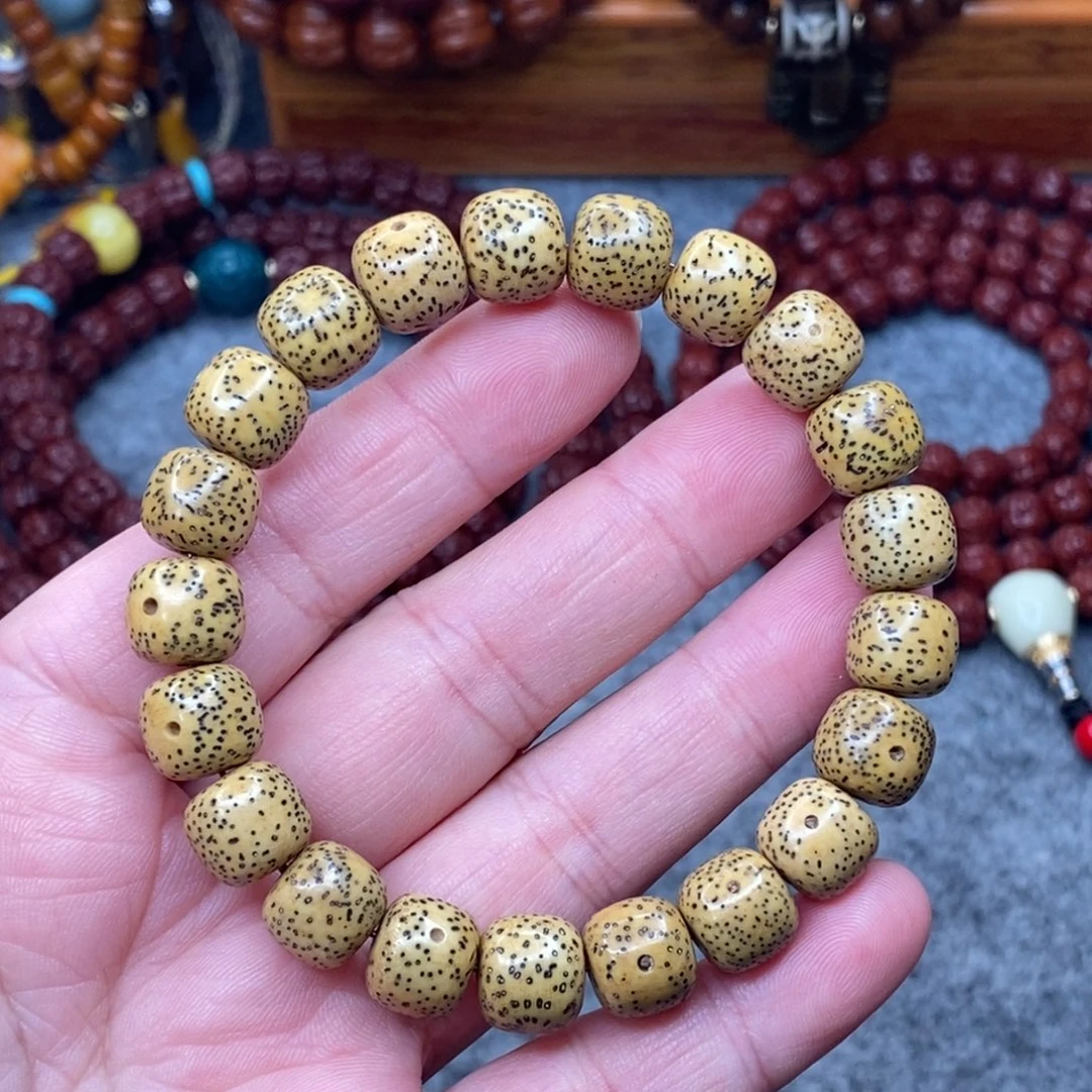 星月菩提吊坠10mm鸡油黄手串