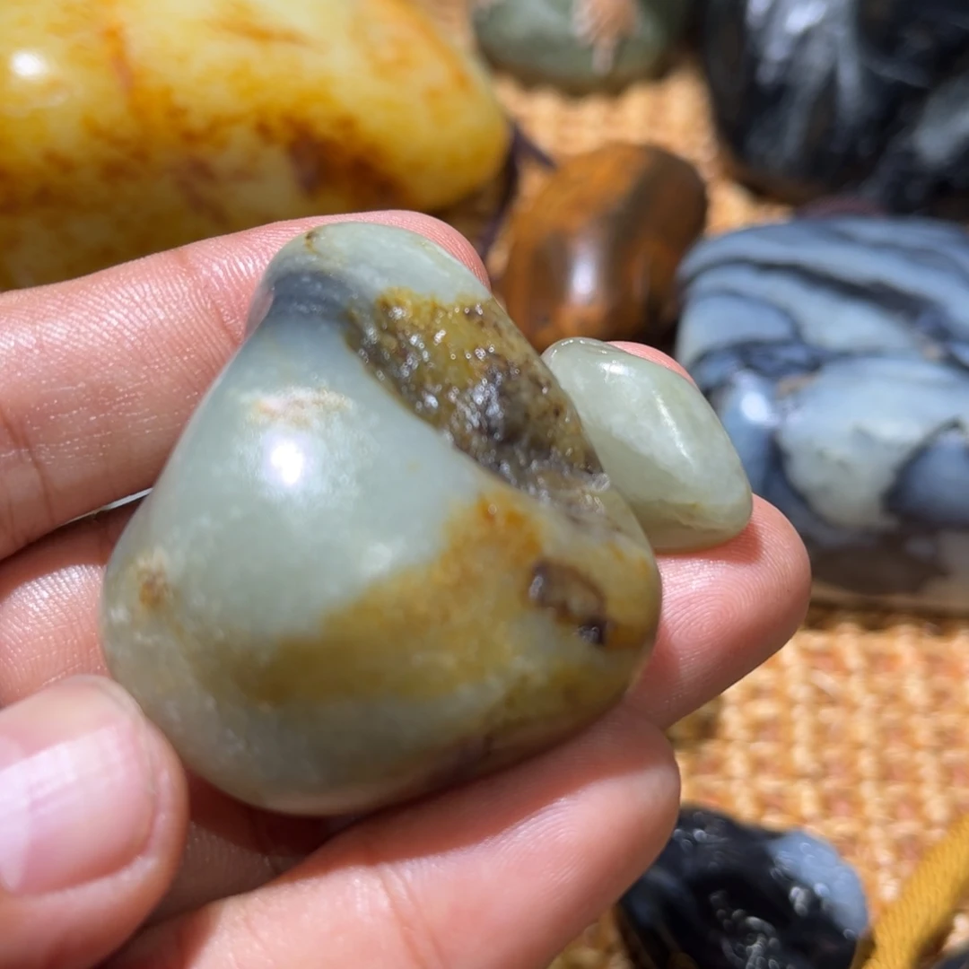 和田玉未镶嵌挂件漫**生