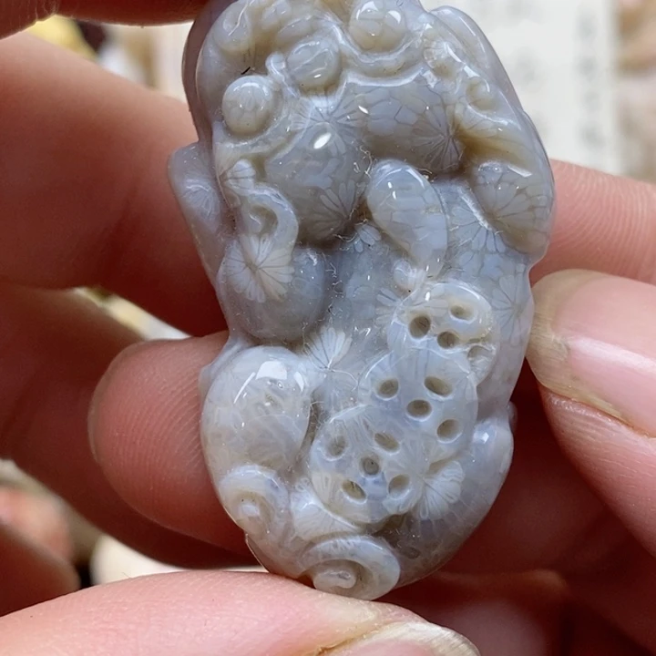 颈饰未镶嵌硅化珊瑚（珊瑚玉）
