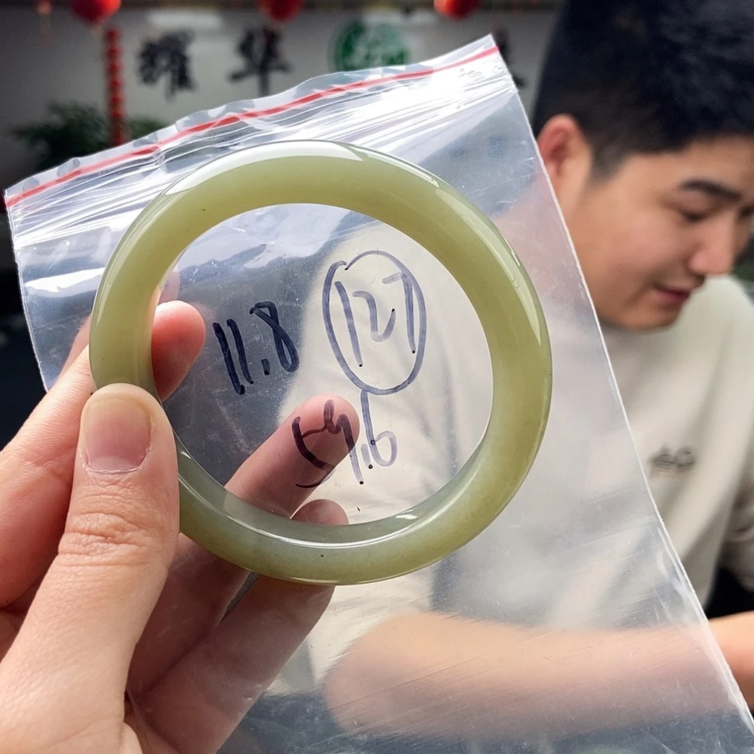 和田玉颜色多样性发拍一发一未镶嵌