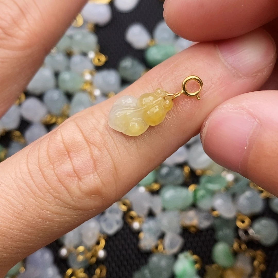 翡翠颈饰18K金镶嵌金鱼