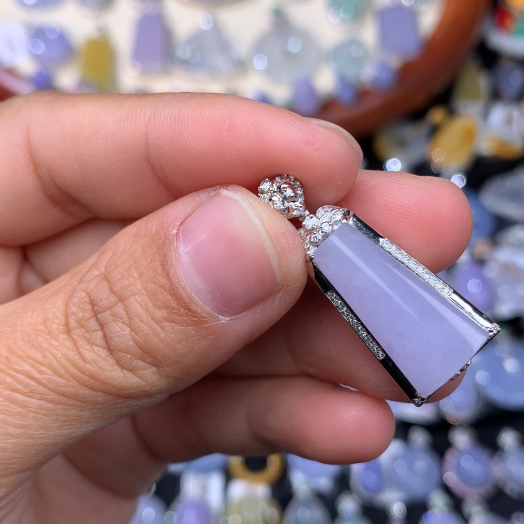 翡翠吊坠(不含链)18K金镶嵌