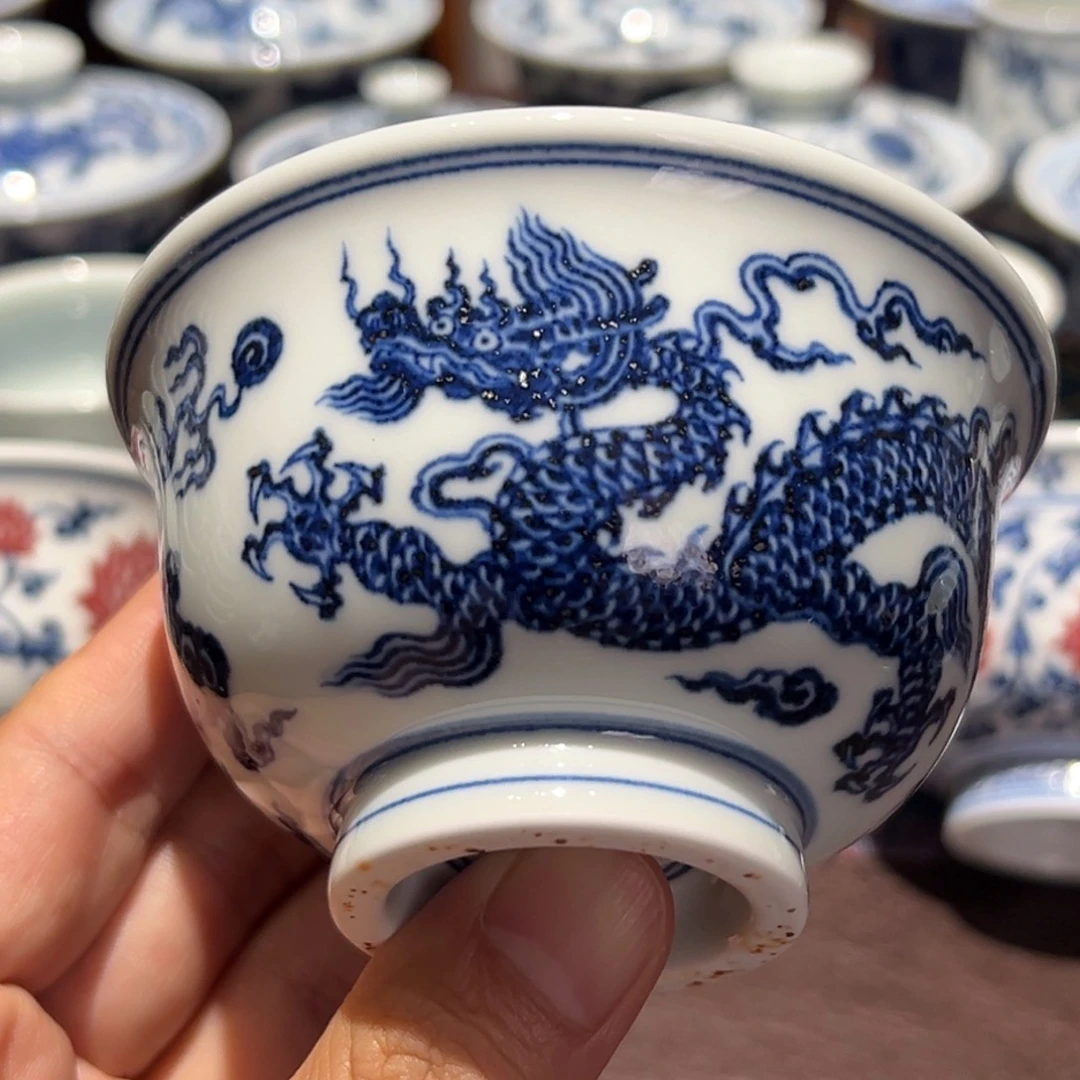 精品青花明龙纹压手杯口径约9.5厘米