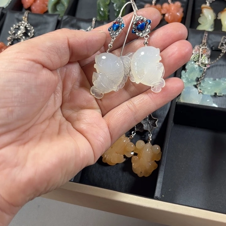 蛇纹石玉耳饰合金猫**林