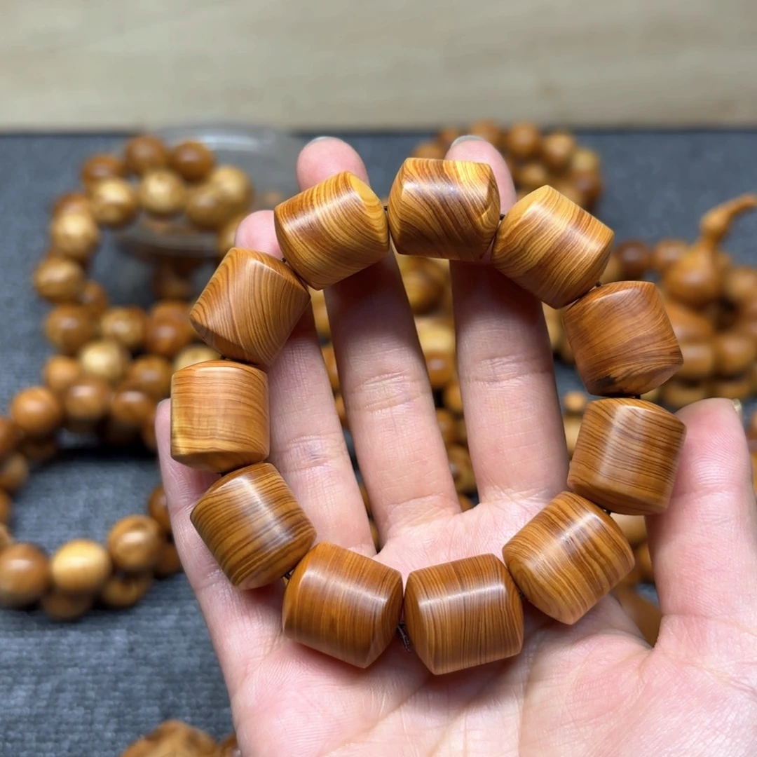 柏木显****。2.0太行崖柏桶珠