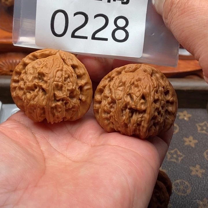 3***_文玩核桃吊坠白狮子