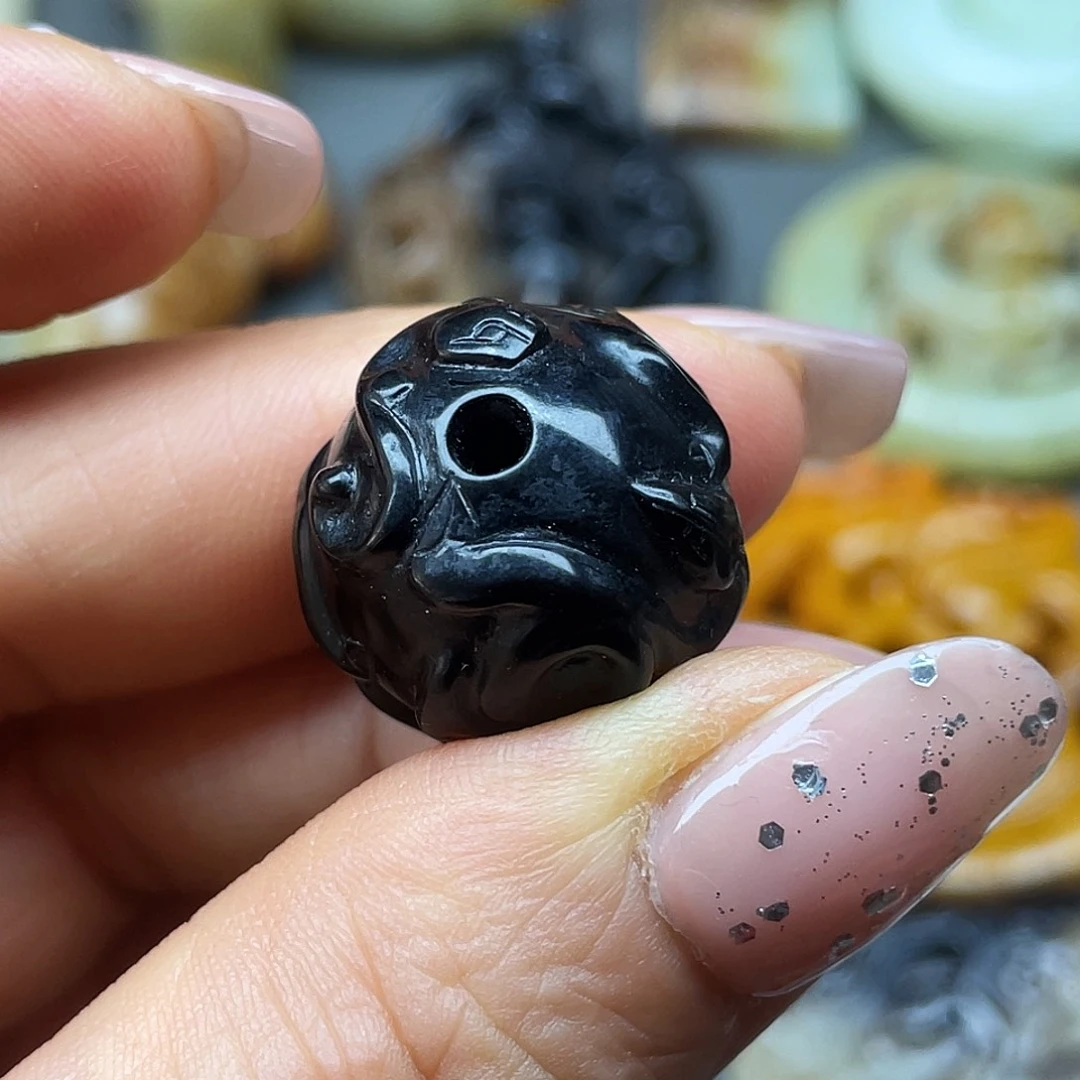 用***2和田玉未镶嵌颈饰