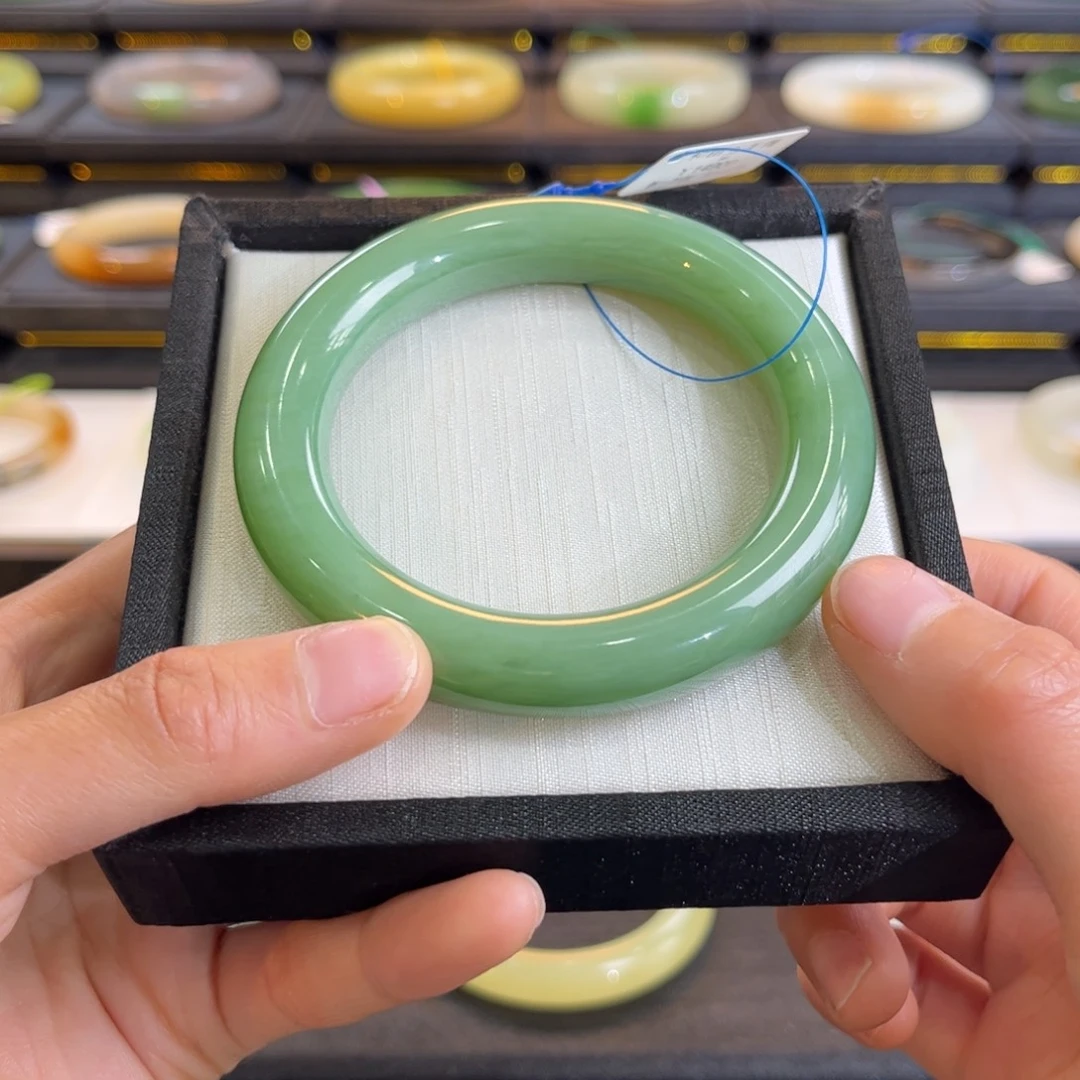 和田玉未镶嵌手镯56 57