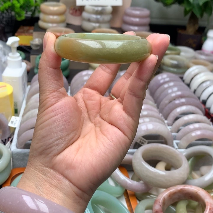 石英质玉未镶嵌手镯