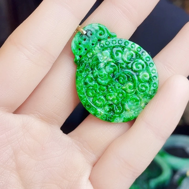 翡翠18K金镶嵌颈饰多样性