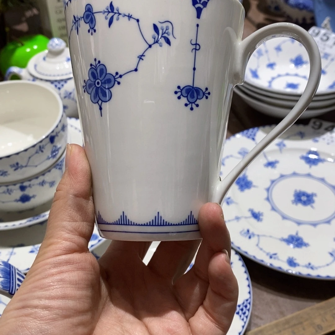 瓷微瑕唐草马克杯一个