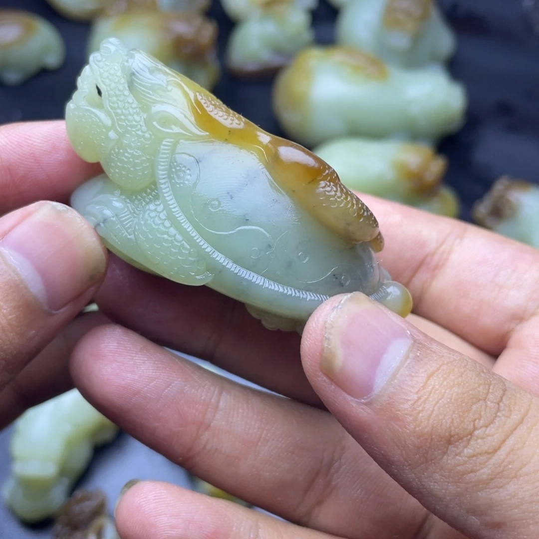 和田玉（糖玉）未镶嵌颈饰