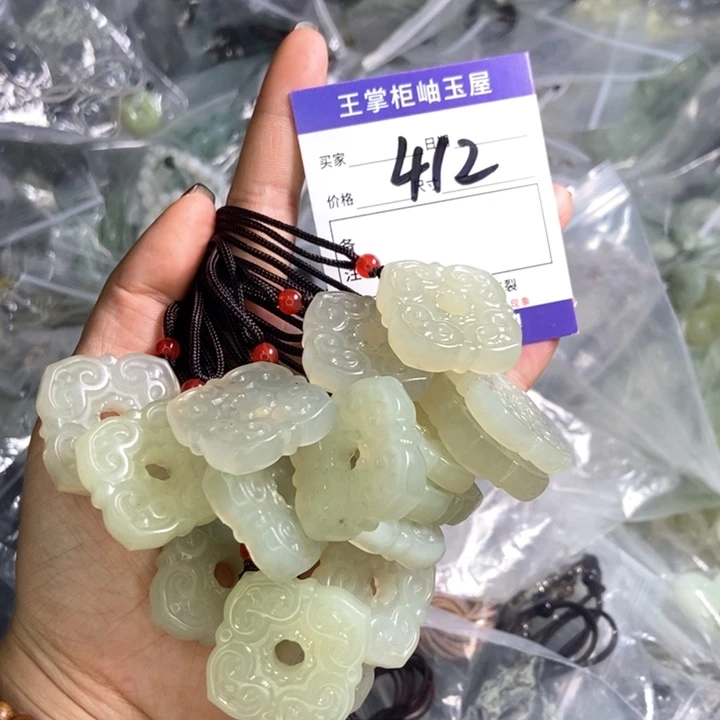 岫玉吊坠吊坠未镶嵌多样性，发一个