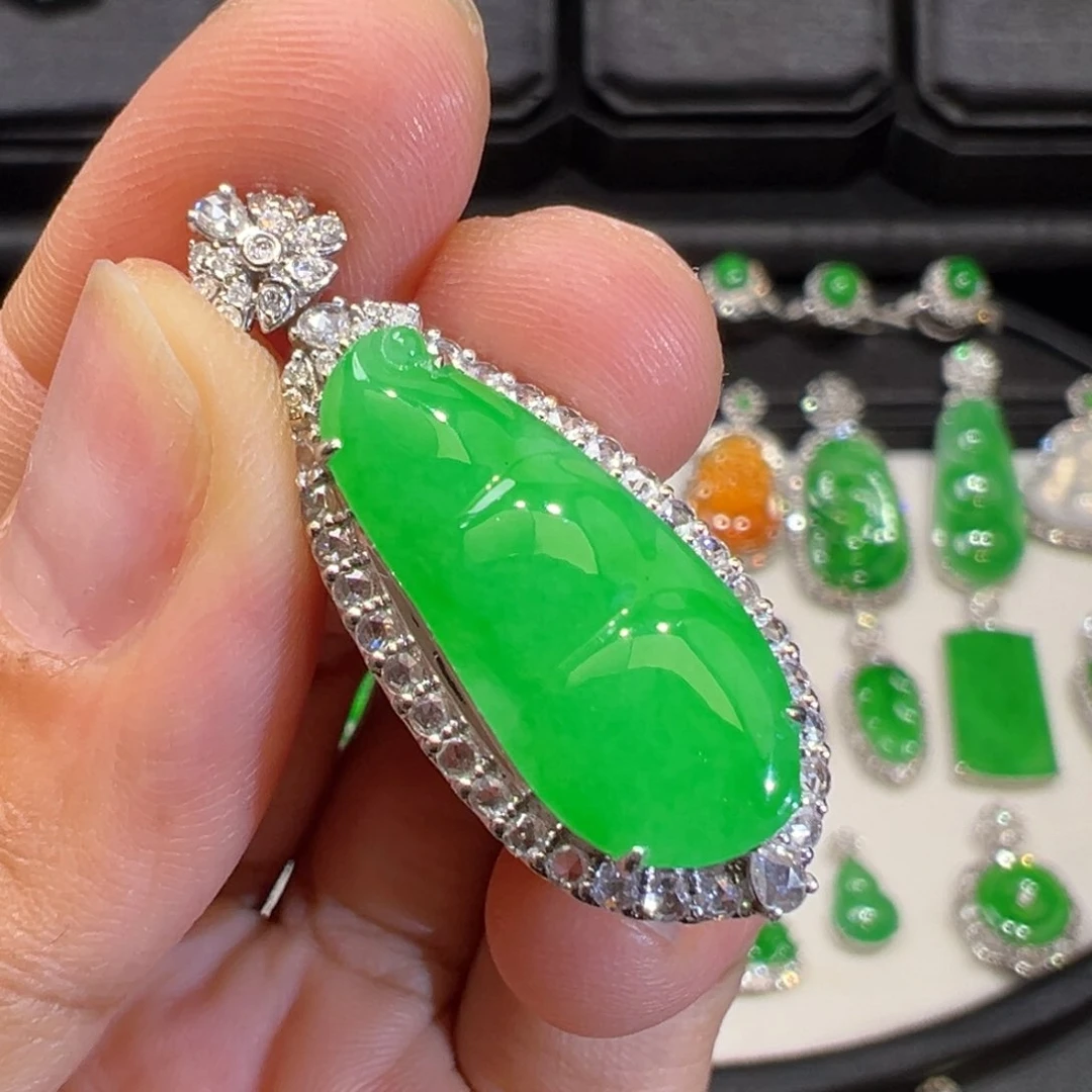 翡翠18K金镶嵌颈饰收到货48小时鉴赏期