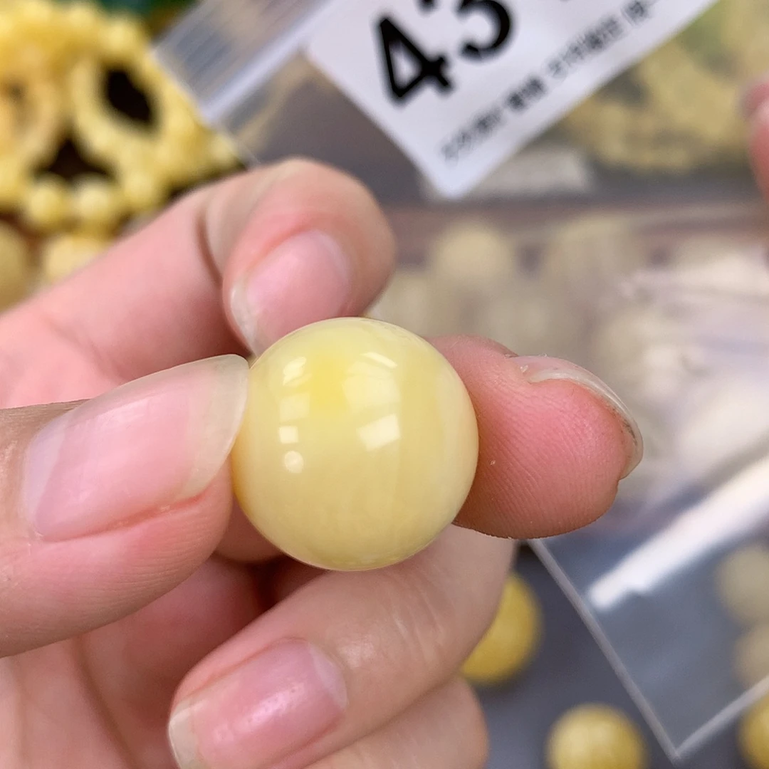 蜜蜡未镶嵌珠宝奇石