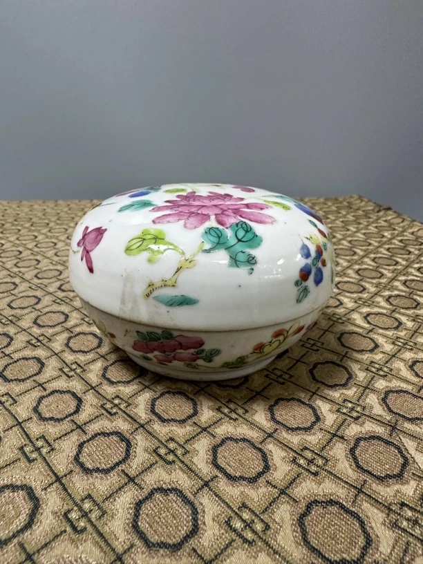 陶瓷工艺品粉彩花卉印泥盒