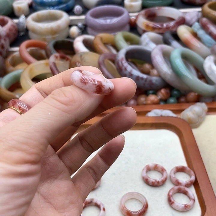 石英质玉圈口60未镶嵌小*王