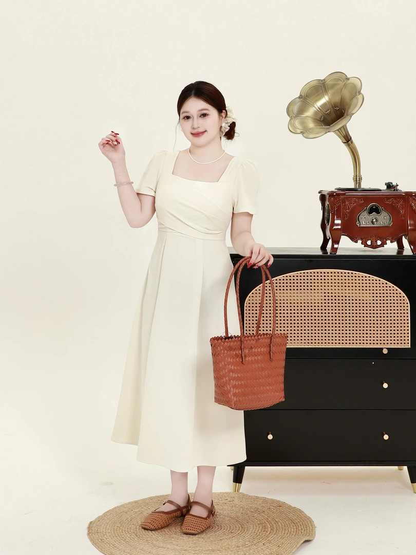 月半鱼现货【匿名月光】显瘦连衣裙春夏通勤方领长裙女简约日常法式