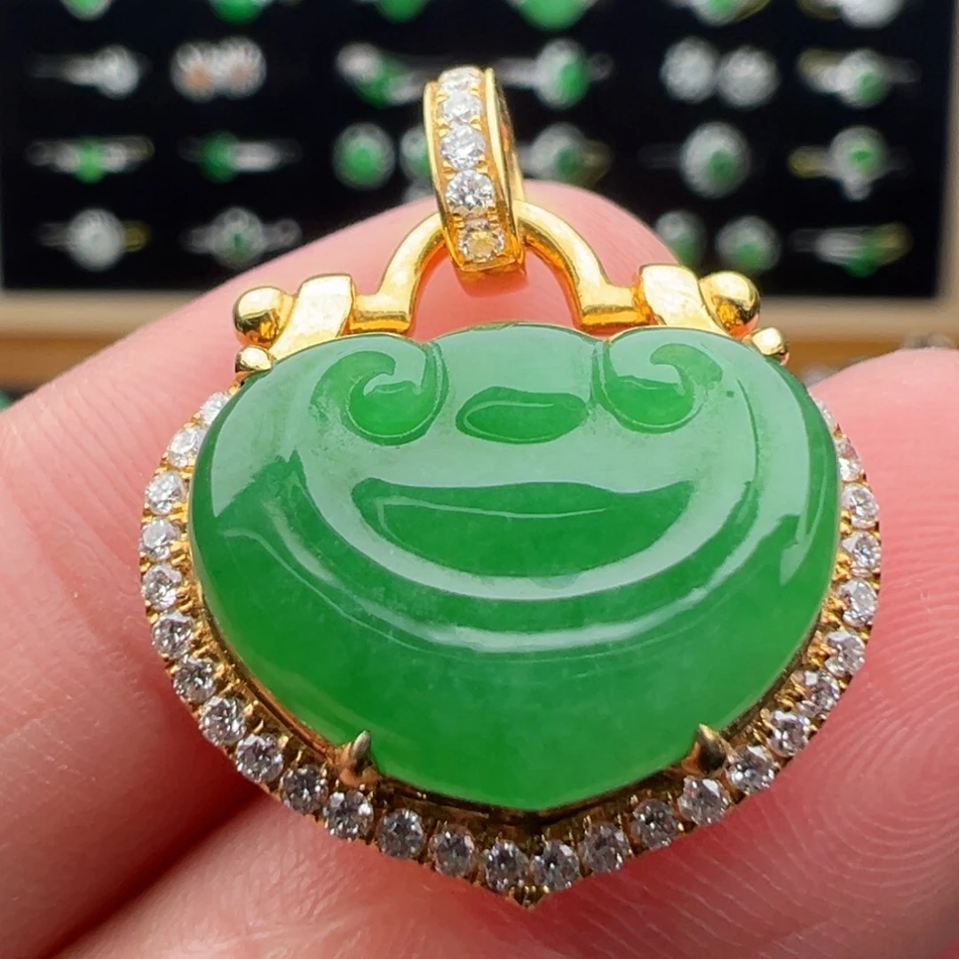 翡翠18K金镶嵌颈饰裸石12.7