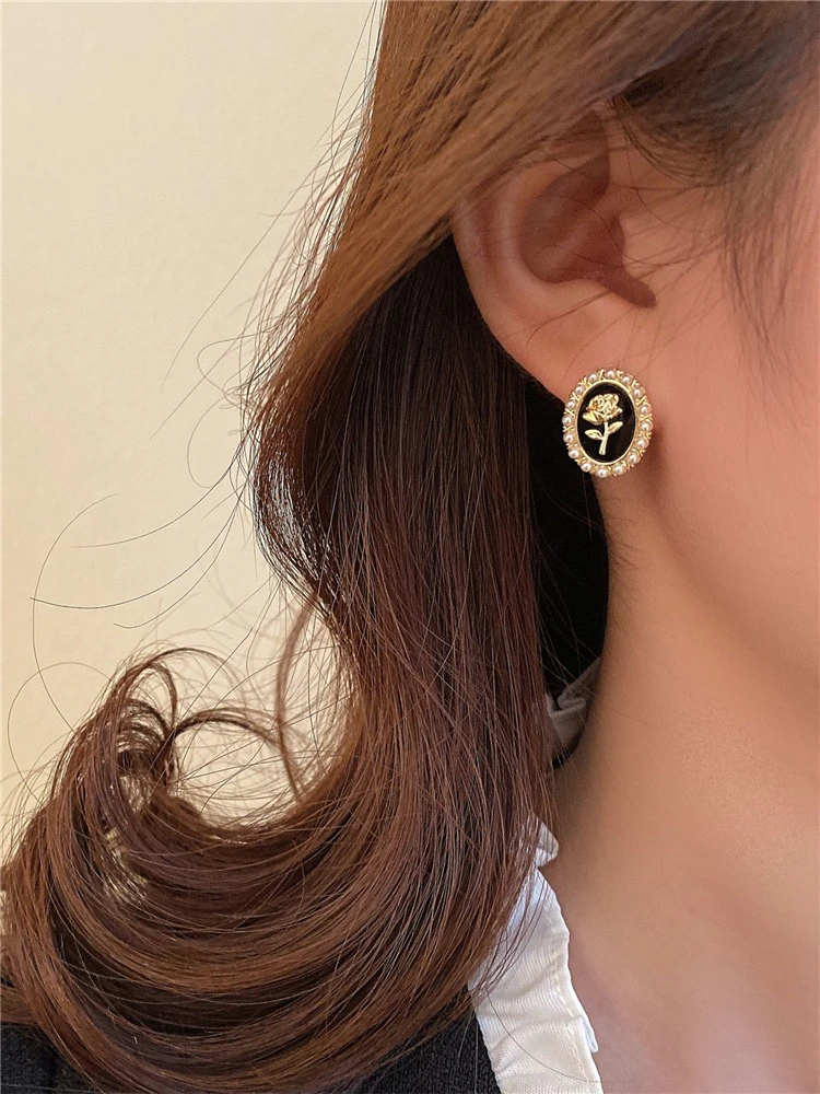 铜合金仿珍珠耳饰 春夏新款山茶花珍珠椭圆形耳钉复古小众轻奢