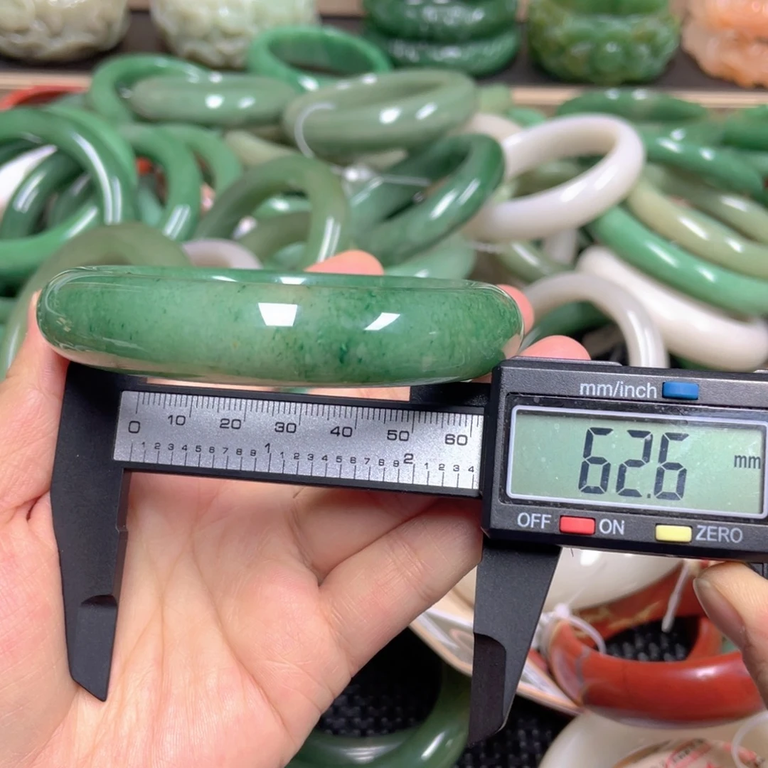 石英质玉未镶嵌手镯