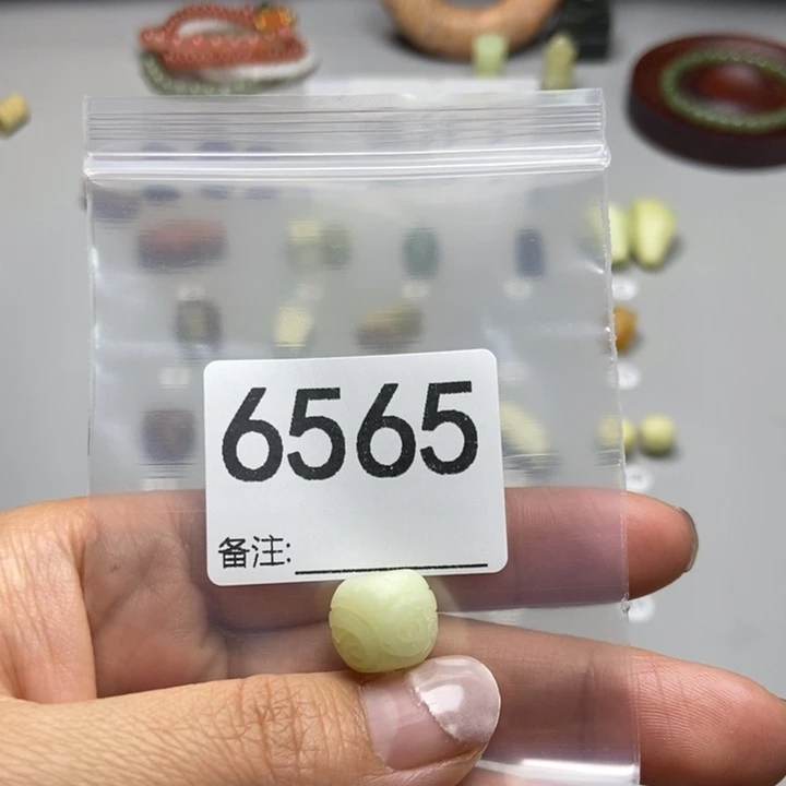 轻***萤蛇纹石玉未镶嵌项链