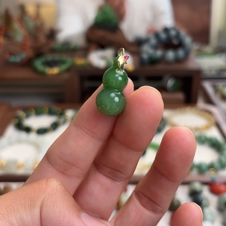 和田玉（碧玉）18K金镶嵌颈饰