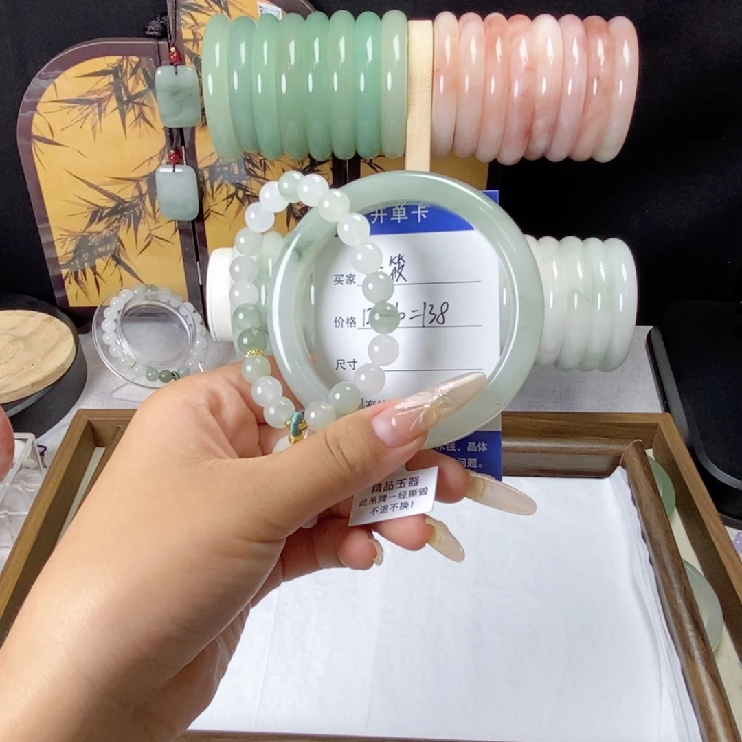 石英质玉未镶嵌手镯闪拍链接 一物一拍