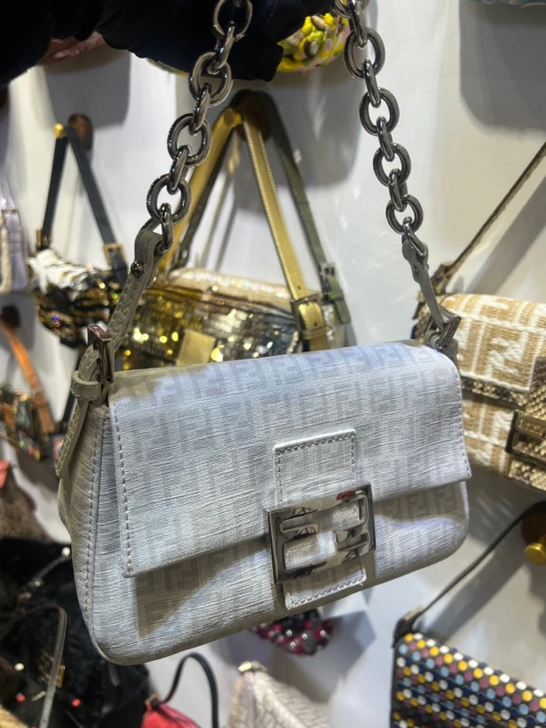 95新 FENDI/芬迪 fendi白花小胖丁单肩包