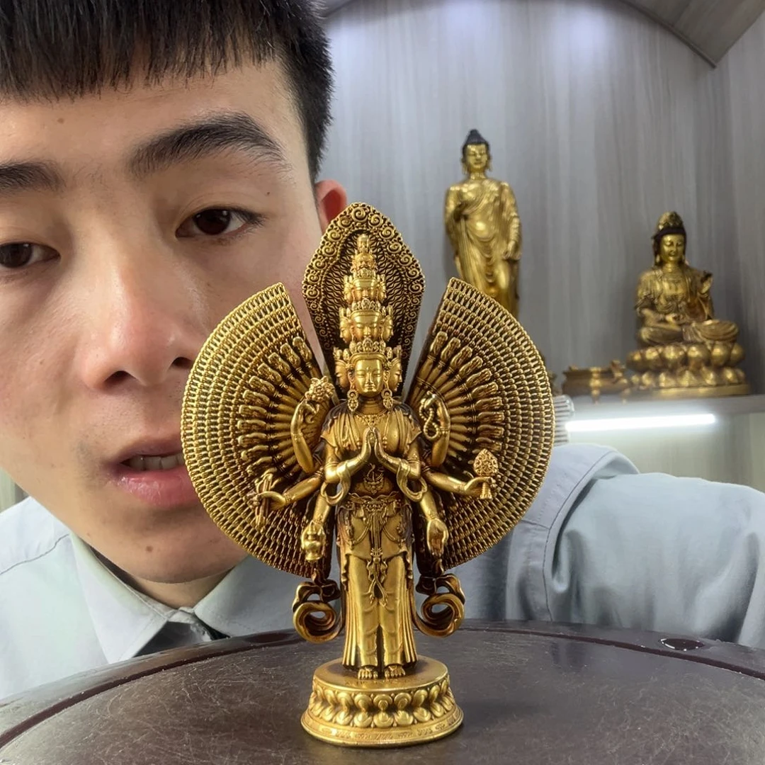红**父佛像的造型与造型