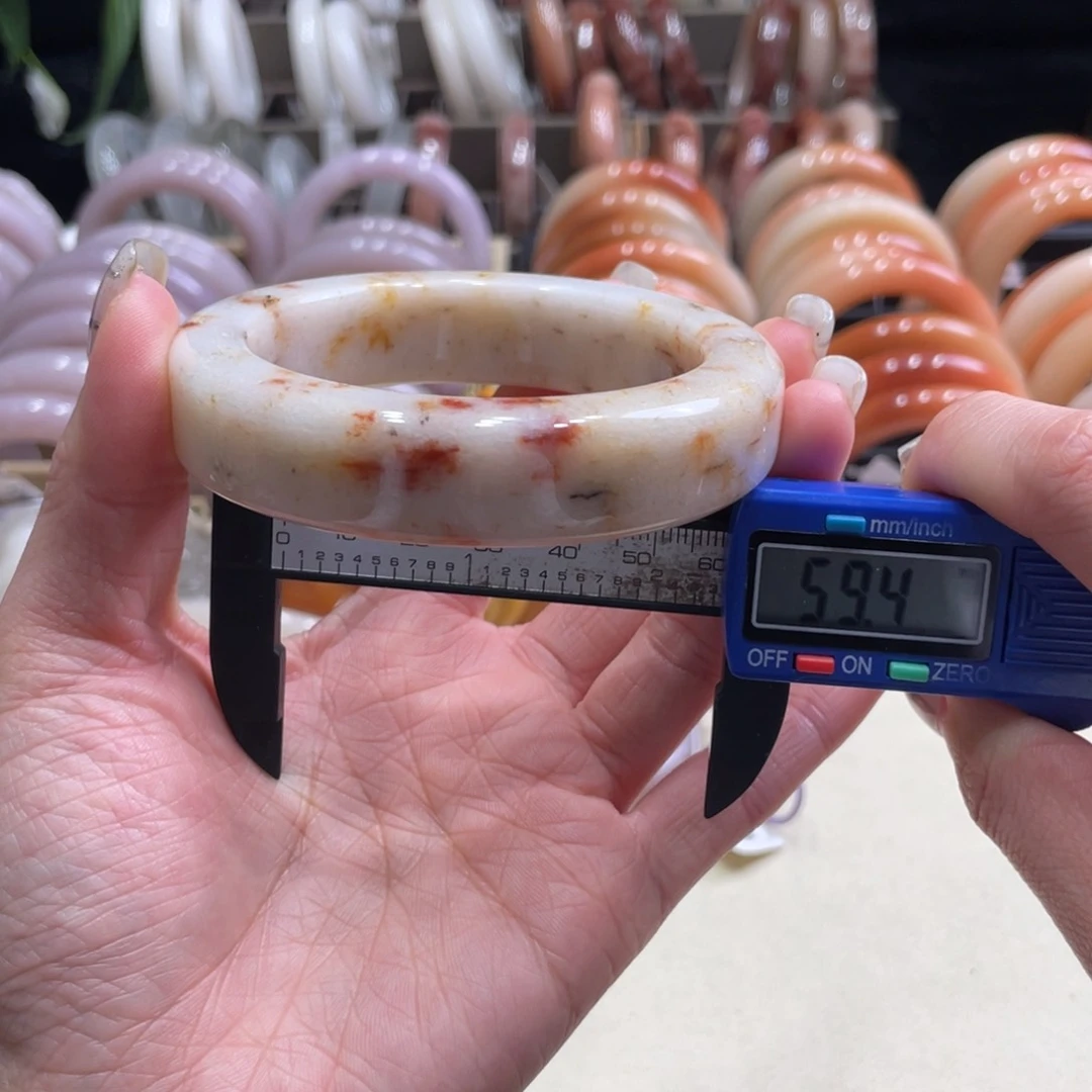 未镶嵌手镯石英质玉