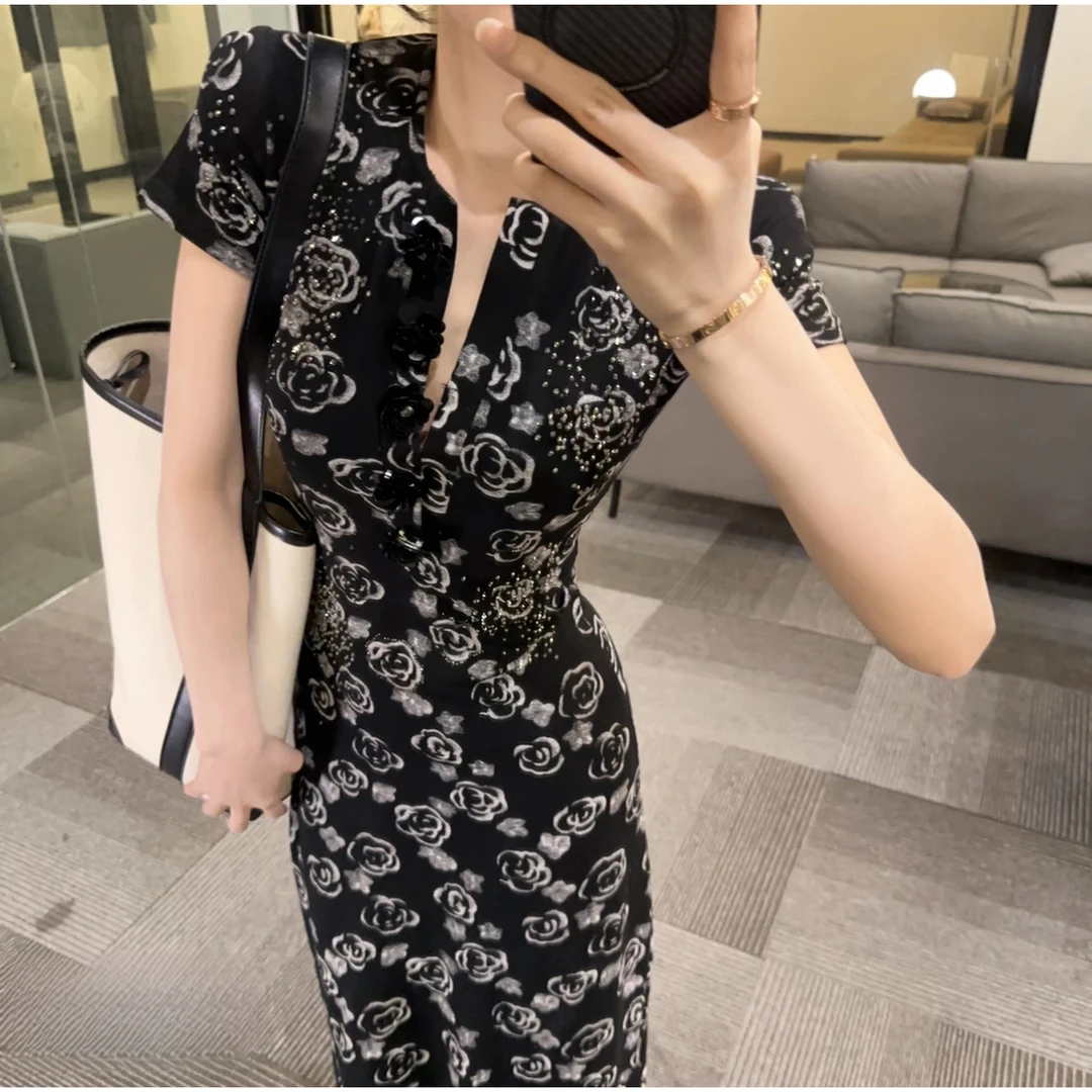 现货OS one show黑色山茶花烫钻V领显瘦连衣裙法式碎花茶歇裙长裙