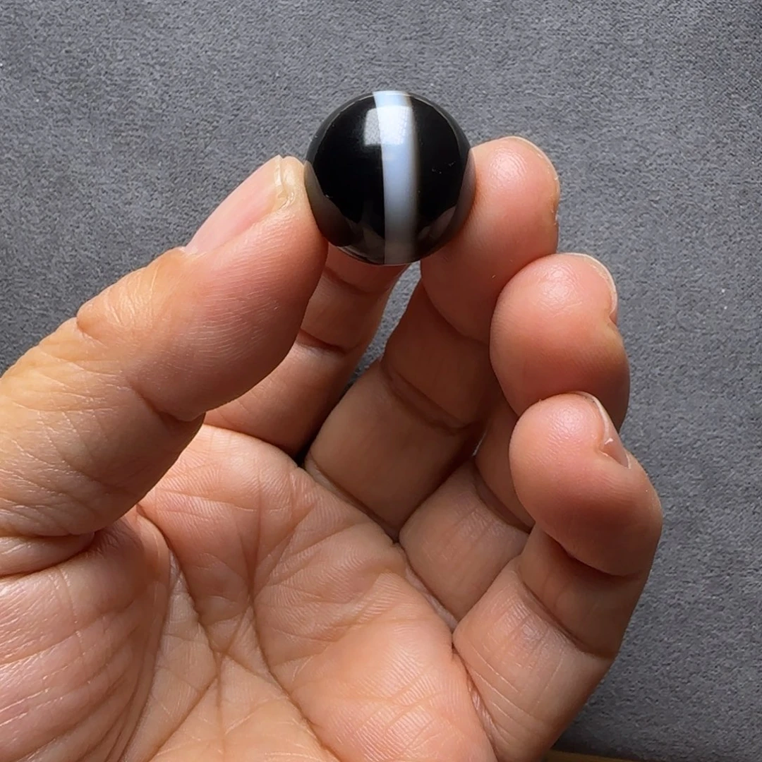 玛瑙/玉髓颈饰未镶嵌小****人