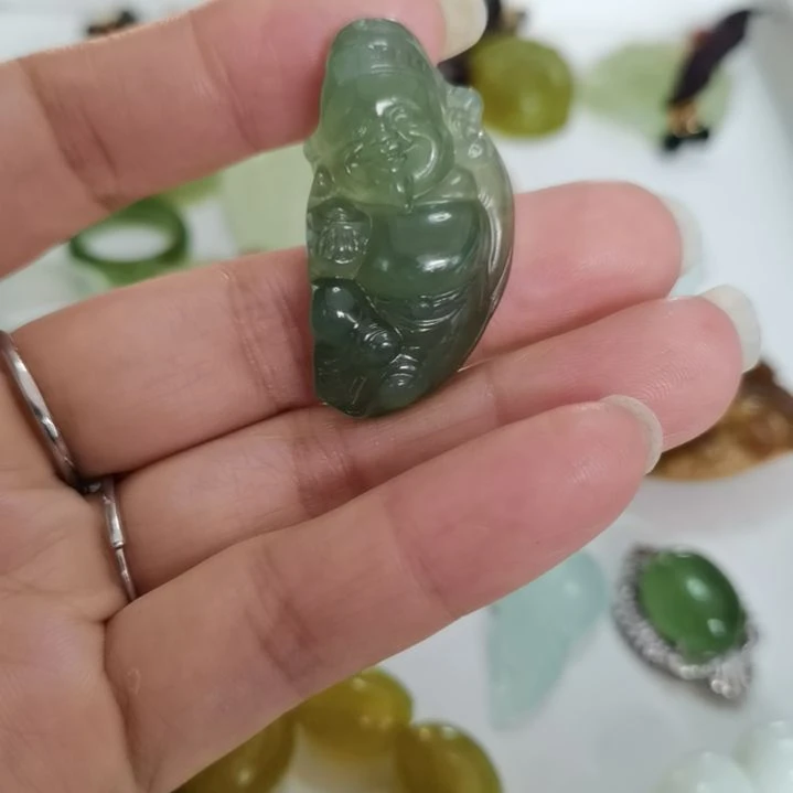 未镶嵌蛇纹石玉吊坠