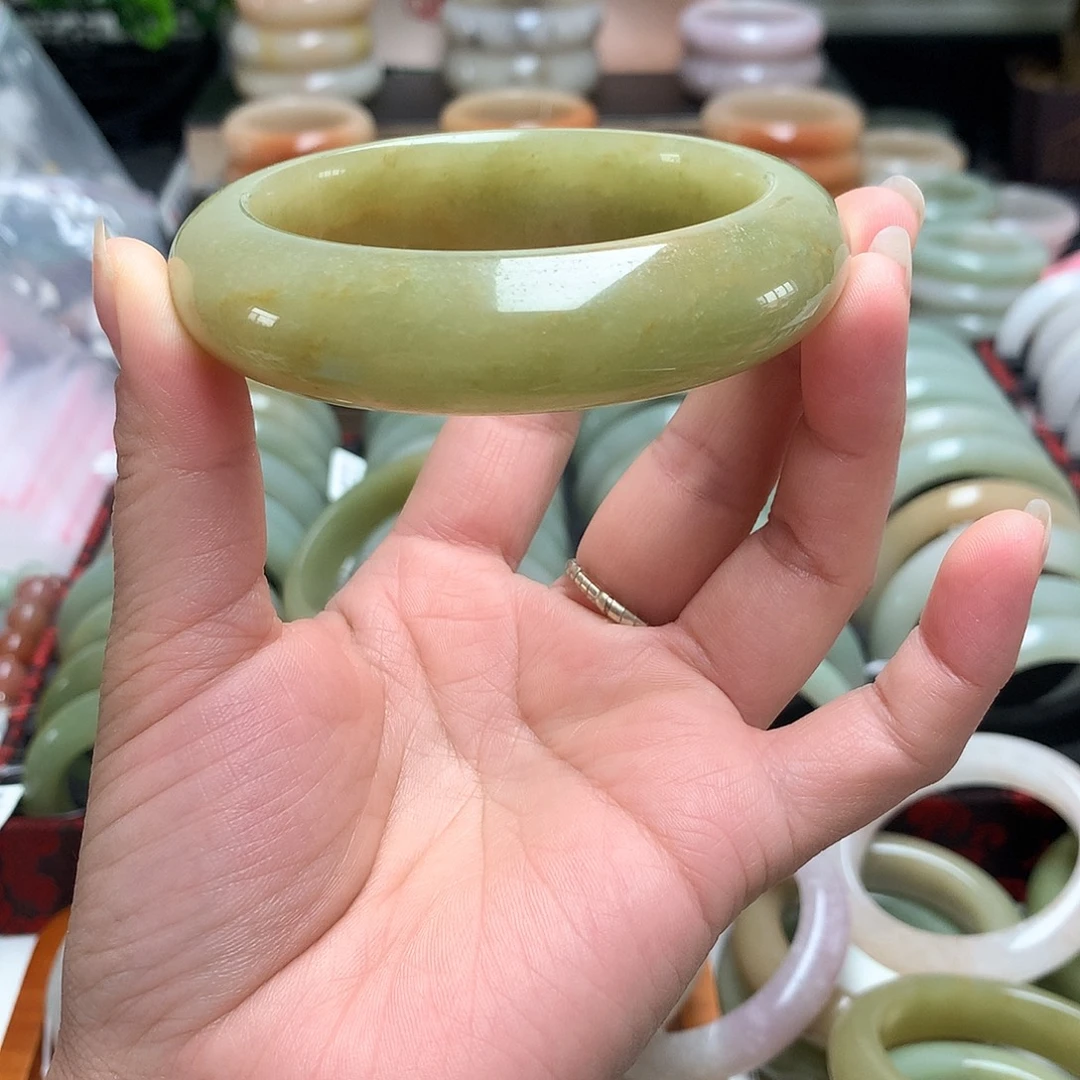 *****石英质玉未镶嵌手镯