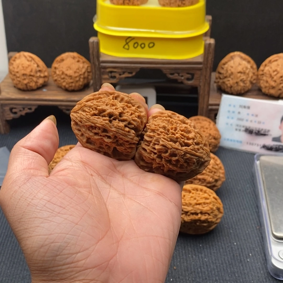 南***饰核桃文玩核桃手把件